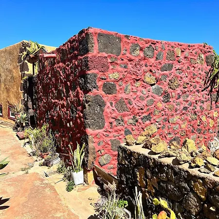 Juaclo El Hierro *